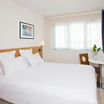 Sejours & Affaires Serris Rive Gauche 3*