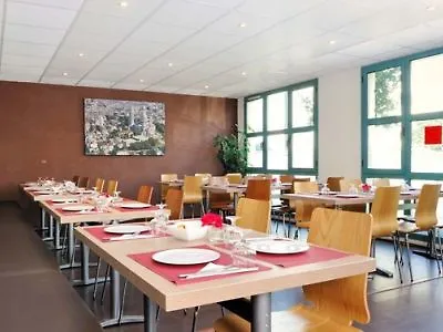 Séjours&affaires Serris Rive Gauche Appart hôtel Disneyland Paris