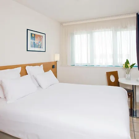 Sejours & Affaires Serris Rive Gauche 3*
