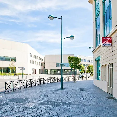 Séjours&affaires Serris Rive Gauche 3* Disneyland Paris