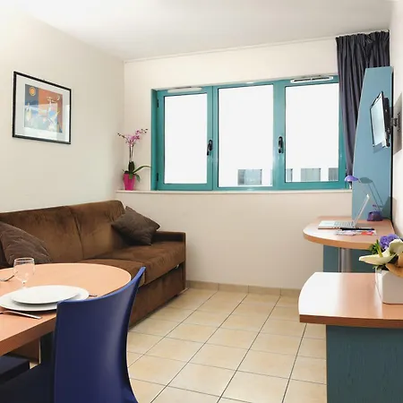 Séjours&affaires Serris Rive Gauche 3* Disneyland Paris